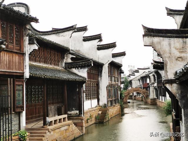 因工作能力强被领导安排太多事导致不堪重负，作为员工该怎么办？